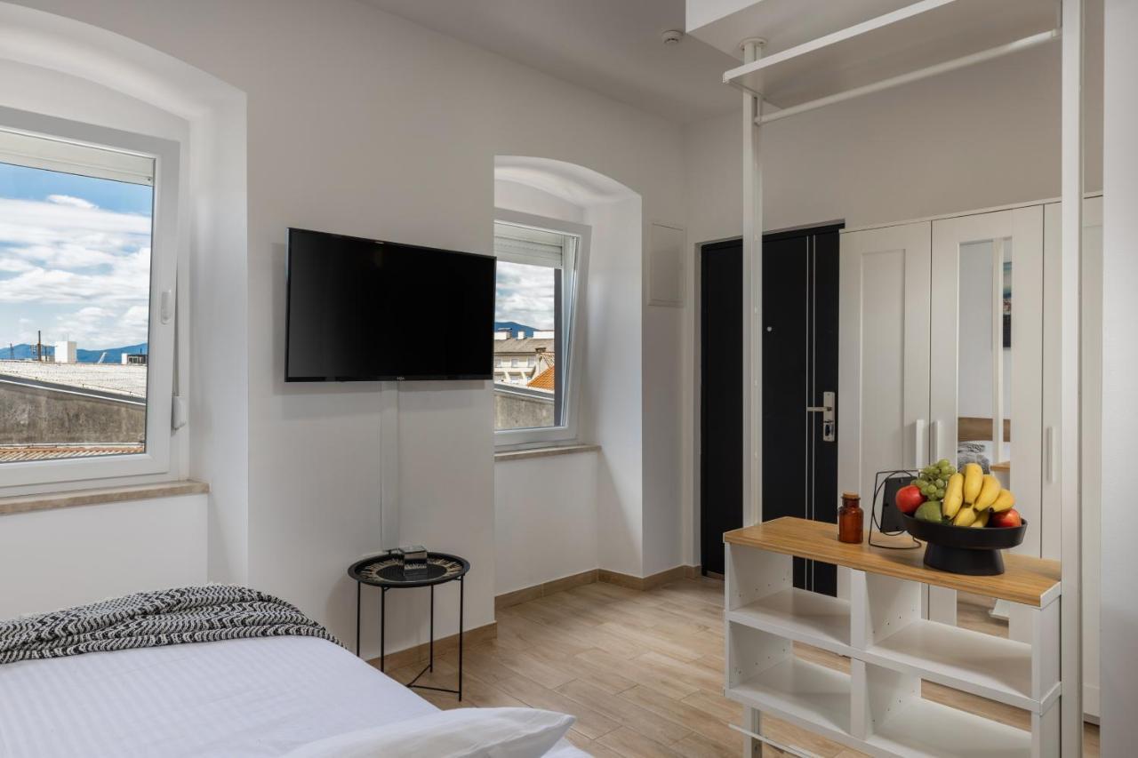 Agostini - Self Check-In Studios - Free Gated Parking On Site Rijeka Exterior foto